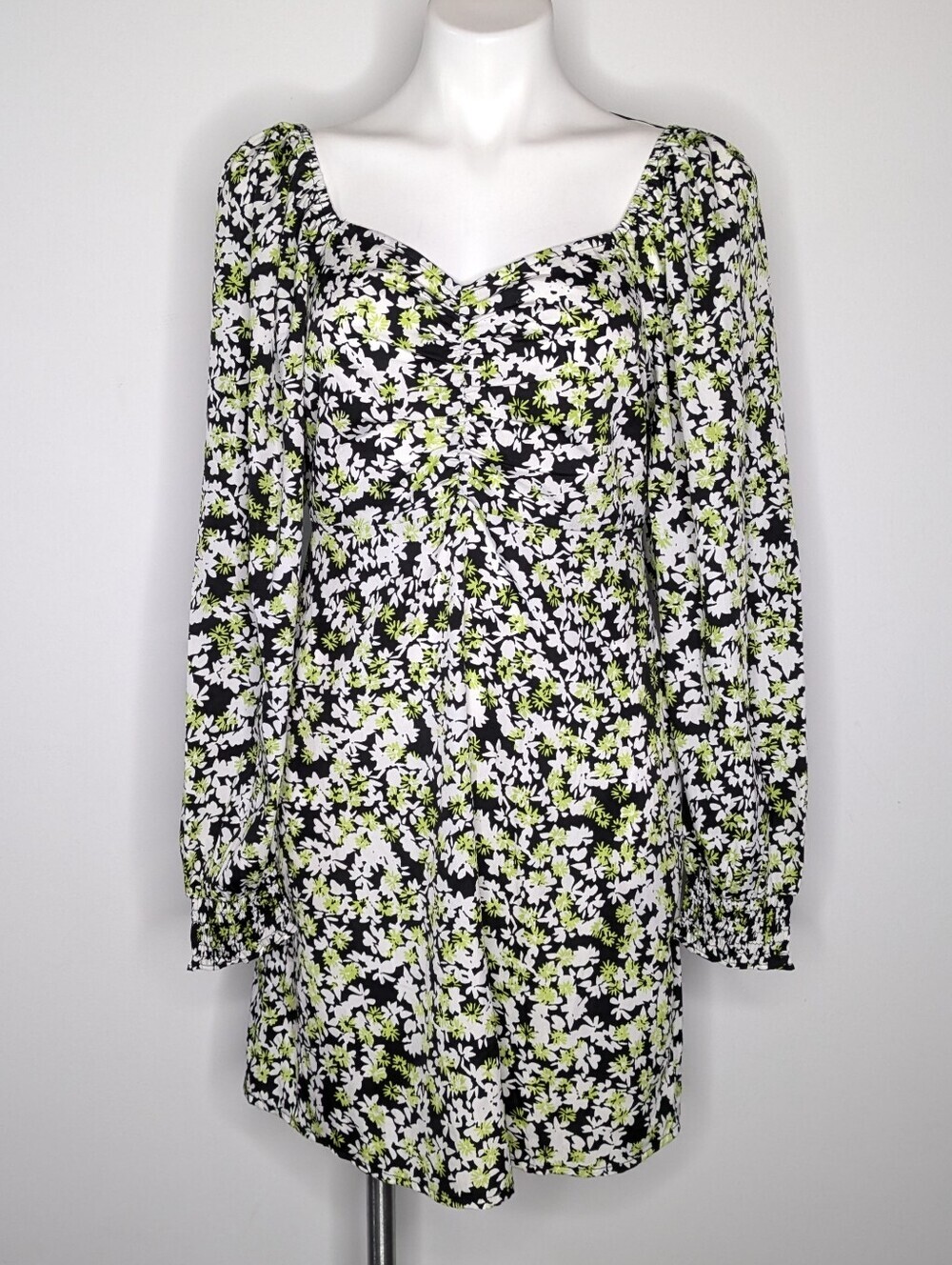 NWT Vero Moda Green Black White Floral Sweetheart Neck Long Sleeve Dress M
